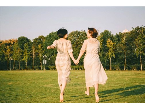 曹德旺這張飯局私照流出，打了無數人的臉……